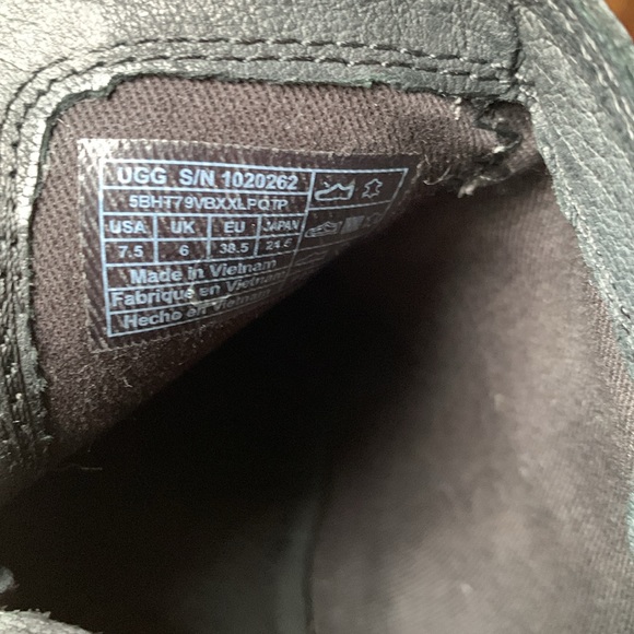 Black UGG 7.5 - Picture 4 of 8